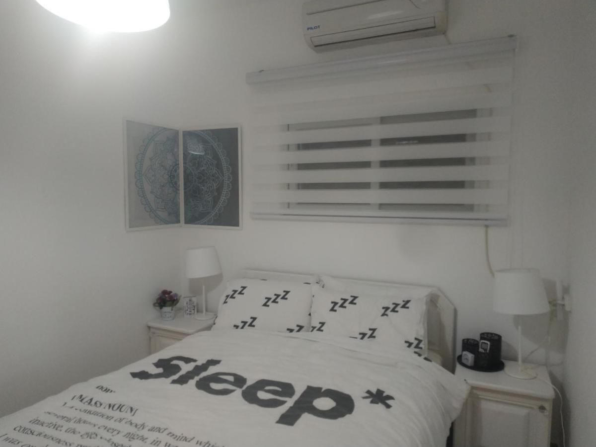 Akhva Accommodation Unit-אחווה יחידת אירוח Арад Екстериор снимка