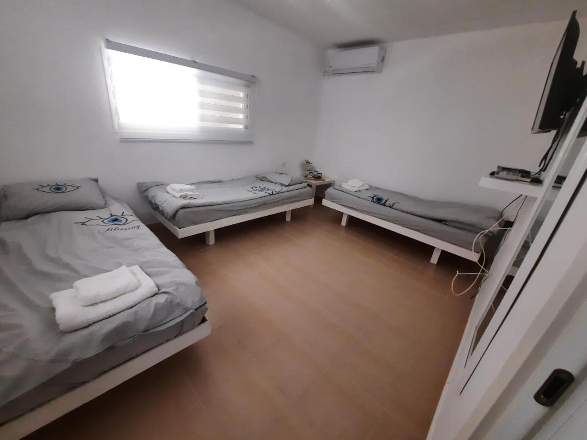 Akhva Accommodation Unit-אחווה יחידת אירוח Арад Екстериор снимка